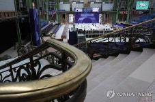 [올림픽] 뻥 뚫린 공간서 찌르고 발차기…웅장한 유리 궁전 그랑팔레