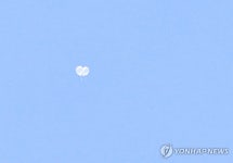 용산구 하늘에 뜬 북한 대남 쓰레기 풍선 추정 물체