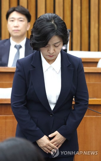 인사하는 이숙연 대법관 후보자