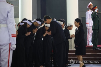서기장 조문하는 한덕수 총리