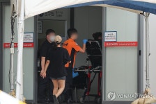 응급진료센터로 이송되는 환자