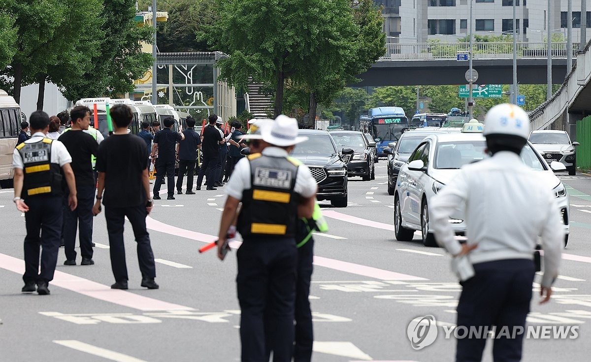 공수처, 윤 대통령 체포 노력 속 대통령 관저 경호태세 강화
