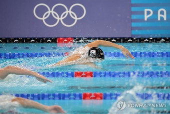 올림픽 메달을 향해 물살 가르는 김우민