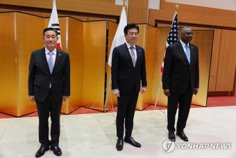 도쿄서 회담하는 한미일 국방장관