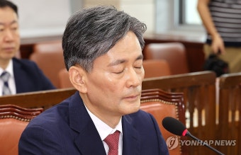 눈감은 조지호 경찰청장 후보자