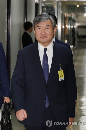 국회 정보위 참석하는 조태용 국정원장
