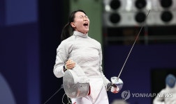 [올림픽] 펜싱 여자 사브르 최세빈, 전하영 꺾고 개인전 4강 안착