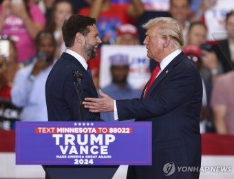 트럼프, 해리스와 TV토론 대좌 발빼나…