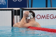 아쉬워하는 김민섭