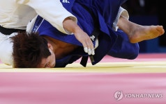 경기 펼치는 이준환