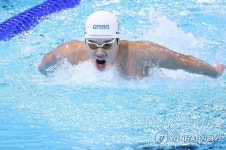 준결승 출전해 역영하는 김민섭