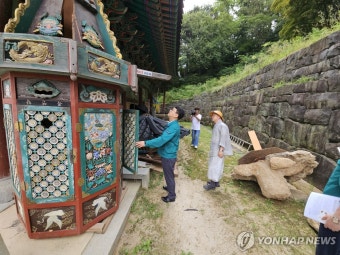 논산 관촉사 점검하는 최응천 국가유산청장