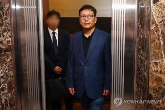 압수수색 협조 위해 자택 도착한 구영배 대표