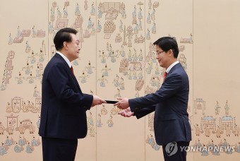 윤석열 대통령, 박철희 주일대사 신임장 수여