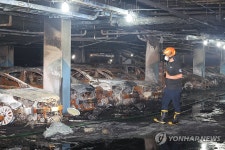 인천 전기차 화재 아파트 480세대 단전…때아닌 피난살이