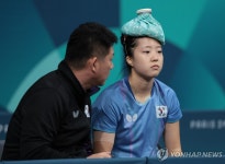 열기 식히는 신유빈