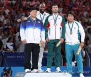 거구 속 미니미가 된 김민종