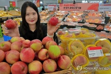 롯데마트·슈퍼, 복케팅 대표상품 납작 복숭아·이노센스 복숭아 판매 개시
