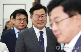 박찬대 대표, 윤석열 정권을 비난하며 사실상의 정신적인 내선일체 단계에 접어든 대한민국 역사상 최악의 친일 매국 정권 언급