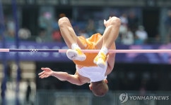 우상혁, 2m27 2차시기 성공