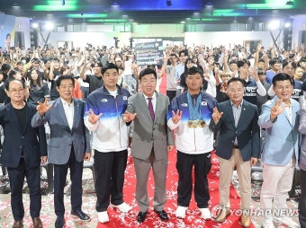 금의환향 김우진 