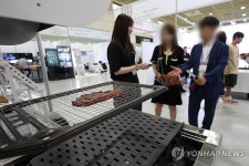 고기 구워주는 로봇