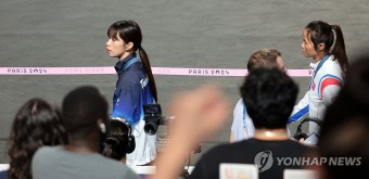 시상식 마친 임애지와 방철미