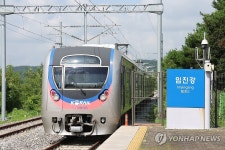 경의선 도라산 셔틀 열차 중단 2년 6개월 만에 운행 재개
