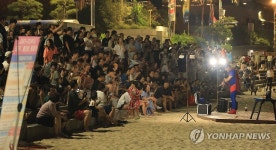 열대야에 부산 해변 북적