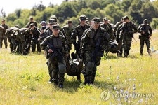 러 위협 코앞인데…동유럽 군대, 입대 꺼리는 청년층에 골머리