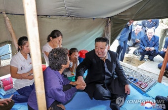 김정은, 의주군 수해지역 방문