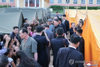 김정은, 의주군 수해지역 방문