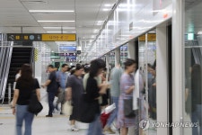 별내선 첫 출근길 북적이는 구리역