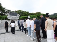 국립서울현충원 충열대 참배하는 독립유공자 후손들