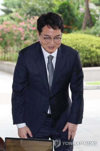 인사하는 심우정 검찰총장 후보자