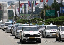 광복절 앞두고 열린 호국영웅택시 카퍼레이드
