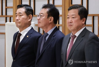 신원식 국방부 장관 겸 국가안보실장, 퇴임 대법관 훈장 수여식 참석