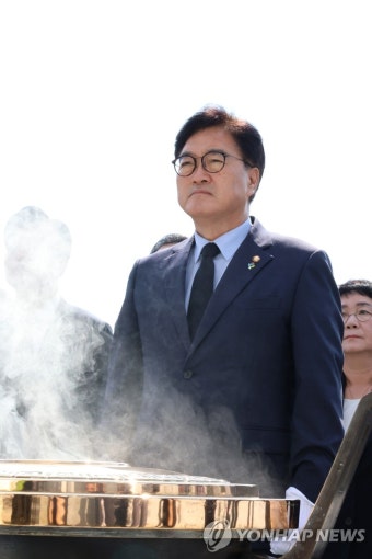 우원식 국회의장, 대전현충원 참배 국가 애정과 책임감 표현