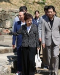박근혜 전 대통령, 육영수 여사 서거 50주기 맞아 옥천 생가 방문