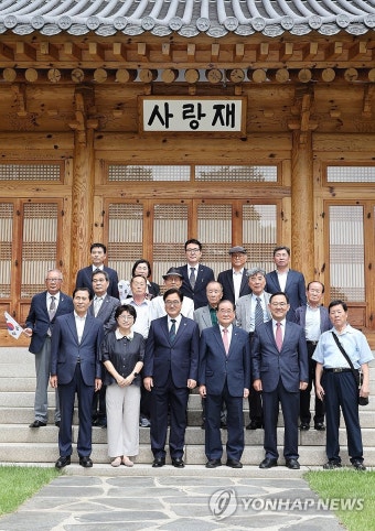 우원식 국회의장, 광복절 축하행사 불참...독립운동가 후손 초청 오찬 진행
