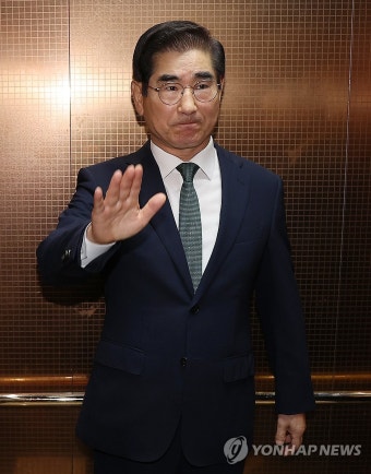 인사청문회 준비 사무실 첫 출근하는 김용현 국방장관 후보자