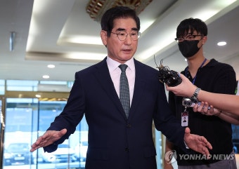 질문에 답하는 김용현 국방부장관 후보자