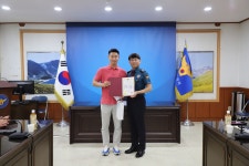 강원경찰청장, 금은방 절도범 잡은 공조수사 경찰관들 표창