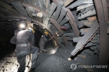 태백시, 석탄산업 재조명…국회 의원회관서 광부 사진전 개최