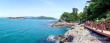 송전탑 전선 끊겨 정전된 남해 섬마을에 하루 만에 전력 공급
