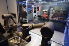 로봇이 자리한 미래 편의점