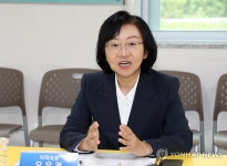 늘봄학교 현장 간담회 하는 오유경 식약처장