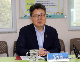 늘봄학교 현장 간담회 하는 오석환 교육부 차관