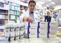 코로나19 치료제 정리하는 약사