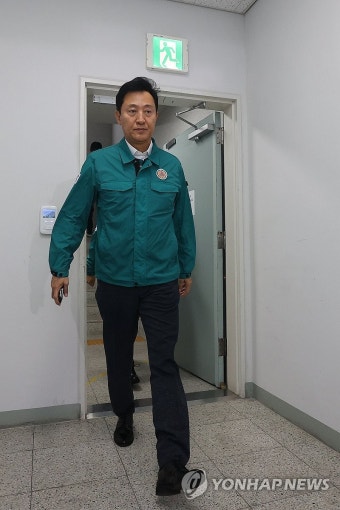 서울안전통합센터 향하는 오세훈 서울시장